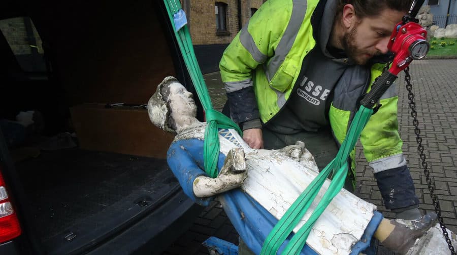 One of the statues being removed