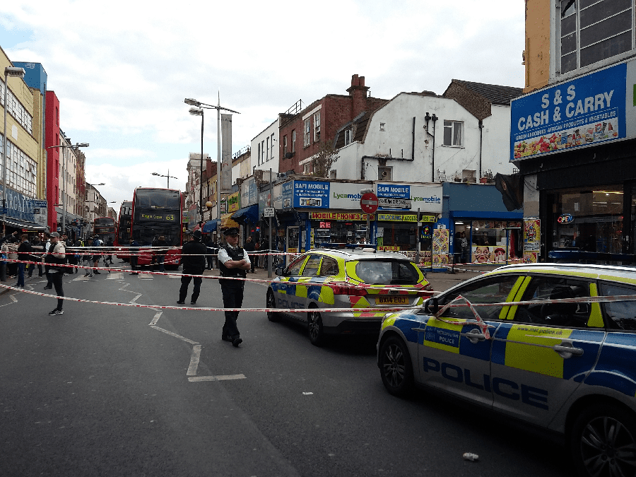 Police cordon at the junction between Rye Lane and Blenheim Grove