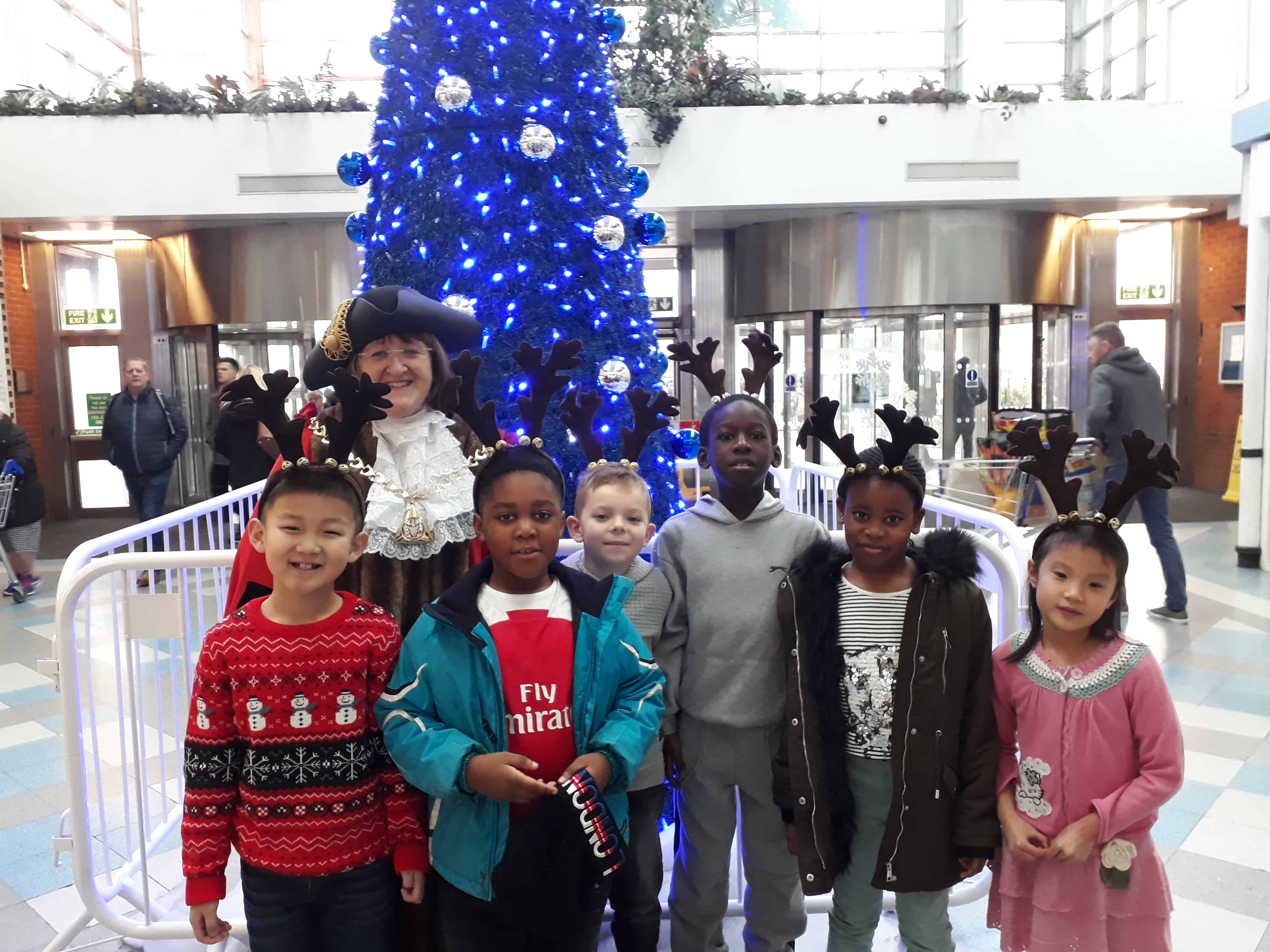 Pupils from the Albion Primary School alongside Mayor of Southwark Cllr Catherine Rose