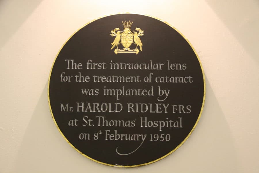Sir Harold Ridley's  plaque at St Thomas' hospital
