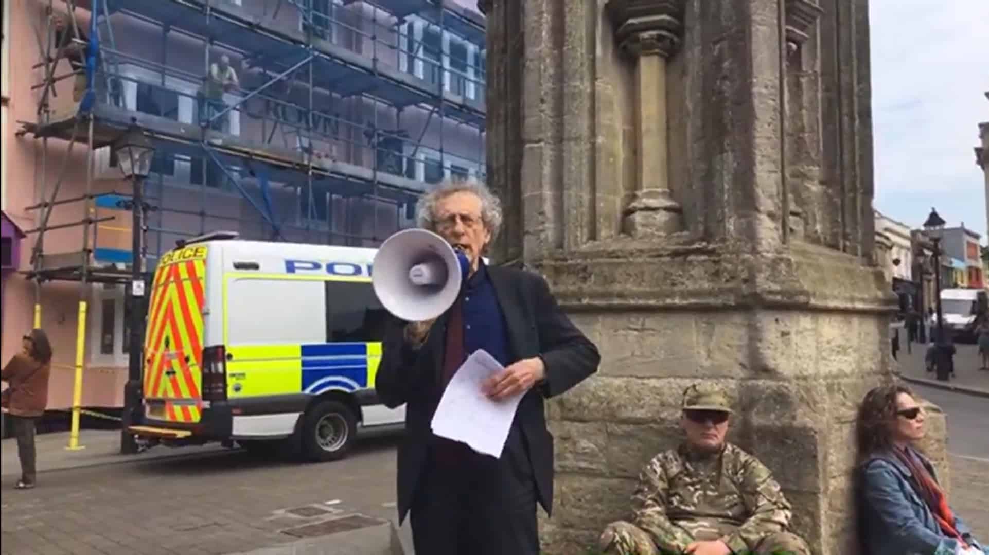Piers Corbyn delivering a speech protesting against lockdown