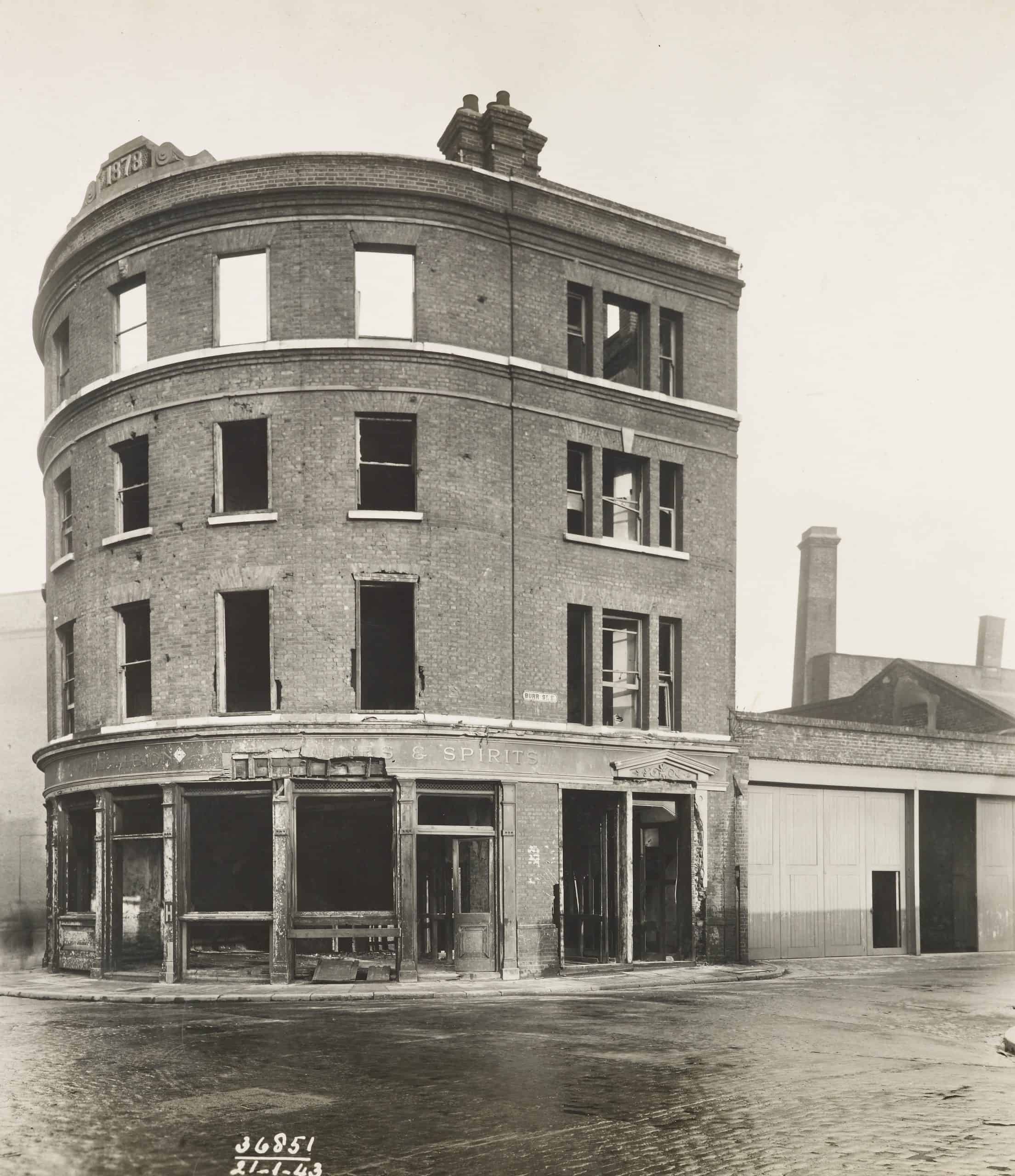 Bomb damage to Albion Public House (built 1878). Corner of  Burr Street and St Katharine Way.
WWII, Blitz, air raid damage.
Date of air raid 10-11/05/1941
Date: 21/01/43