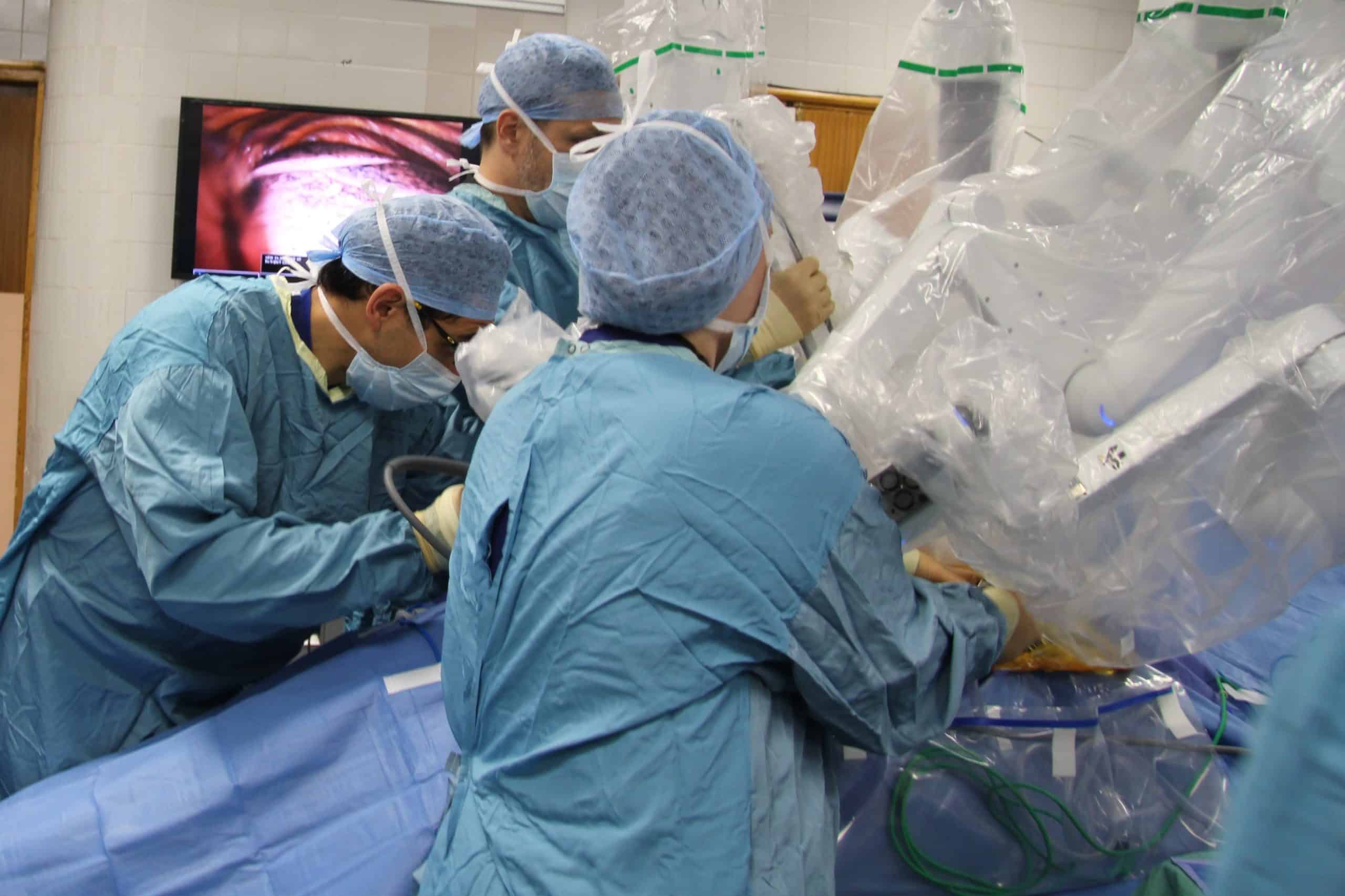 A Da Vinci robot carrying out an operation