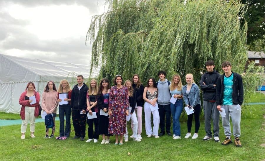 Alleyn's students collect their results