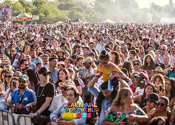 Crowds at Carnaval del Pueblo, Burgess Park, 21st August 2022 (photo: Marlon Gomez, Jander studio)