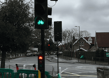 Lights appearing to show green and red at the junction