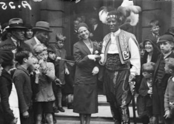 Prince Monolulu and his bride. (credit: National Science and Media Museum.)