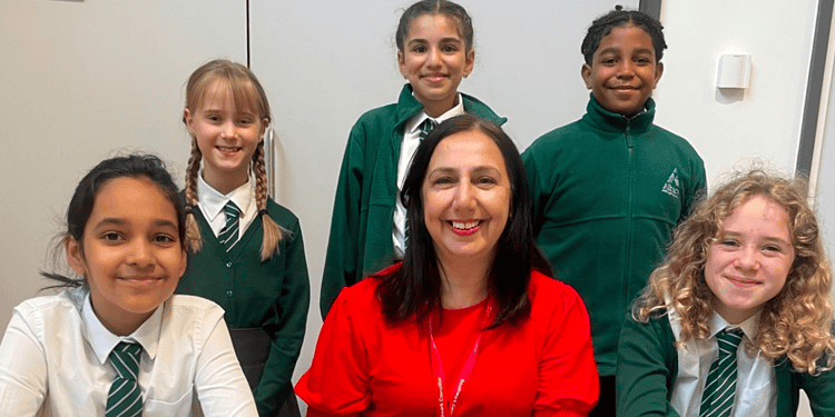 Cabinet Member for Educaiton Cllr Jasmine with Southwark schoolchildren
