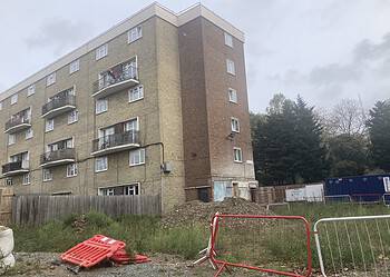 Flats in Matson House on the Slippers estate overlook the building site. Photo by Robert Firth