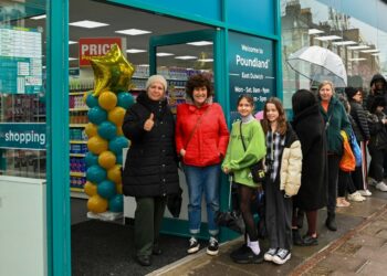 Families queuing at the new Poundland in Dulwich. Credit: Poundland