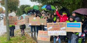 Union members shown striking on the academisation of Southborough Primary School.