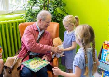 Sir Michael Morpurgo with the children at Goodrich Primary School (credit: ABC Book Club)